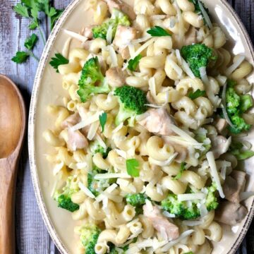 bowl of cheesy spiral pasta with broccoli and chicken